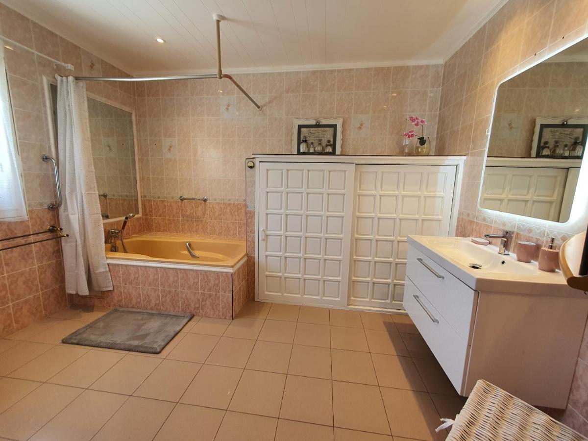 La Villa Rosaya - Piscine & Jacuzzi Saint Pierre Bagian luar foto